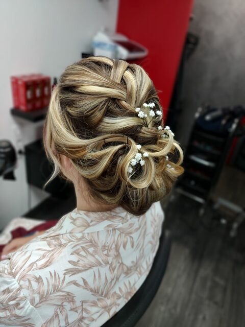 Chignon tressé blond pour mariage